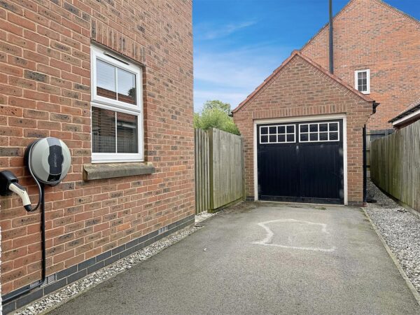 Marron Close, Fernwood, Newark