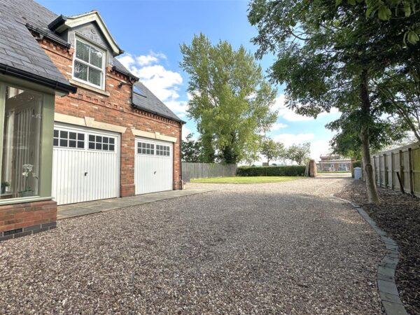 Willow Tree House, North Road, Weston, Newark