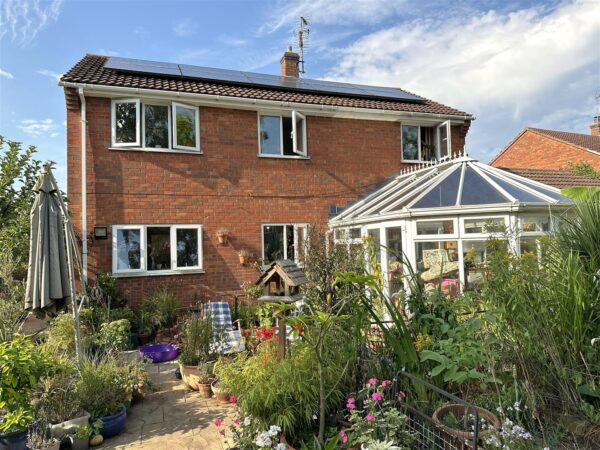 Oaklands Close, Collingham, Newark