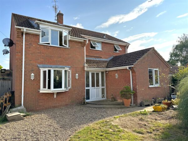 Oaklands Close, Collingham, Newark