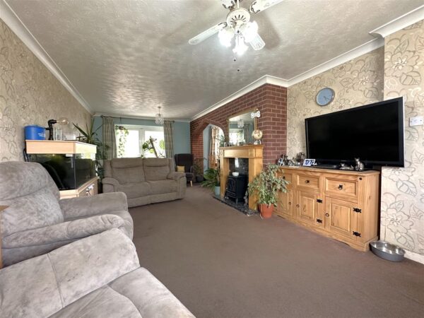 Oaklands Close, Collingham, Newark