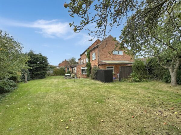 Woodhill Farmhouse, Woodhill Road, Collingham, Newark