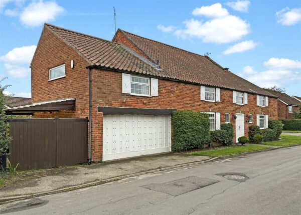 Woodhill Farmhouse, Woodhill Road, Collingham, Newark