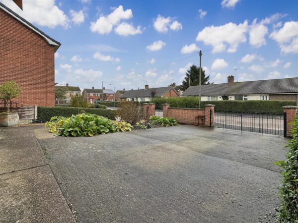 Parkes Close, Coddington, Newark