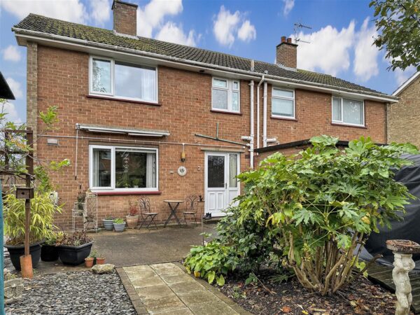 Parkes Close, Coddington, Newark