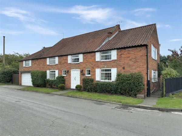 Woodhill Farmhouse, Woodhill Road, Collingham, Newark