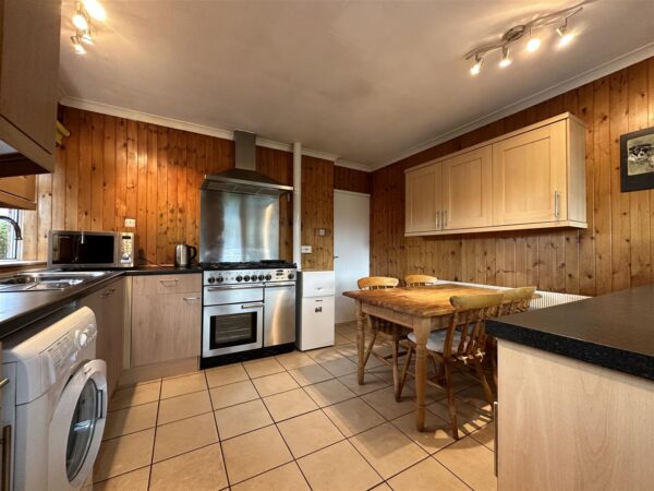 Station Close, Collingham, Newark