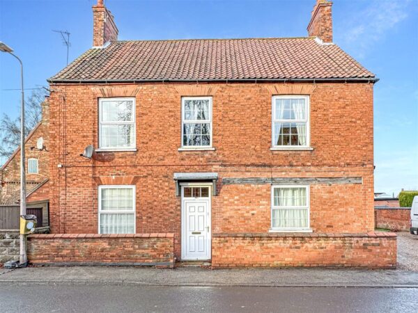 High Street, Collingham, Newark