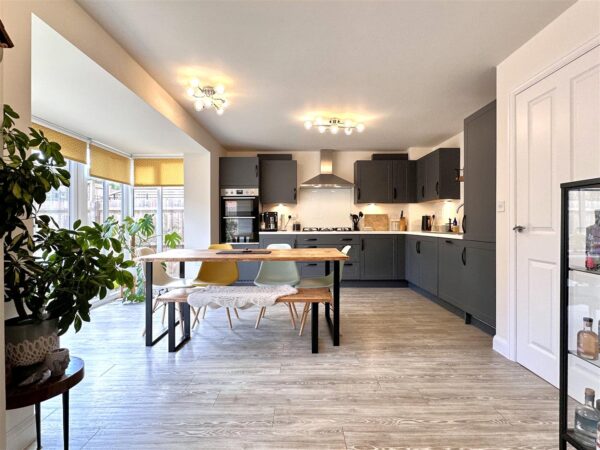 Avro Road, Fernwood, Newark