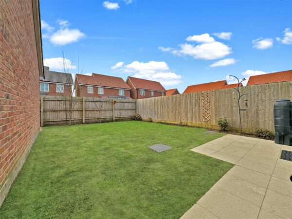 Crocus Close, Middlebeck, Newark