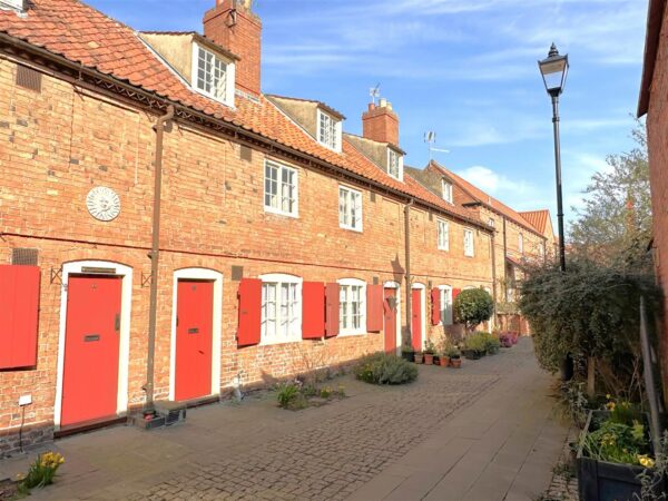 St. Leonards Court, Newark