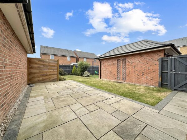 Phoenix Lane, Fernwood, Newark