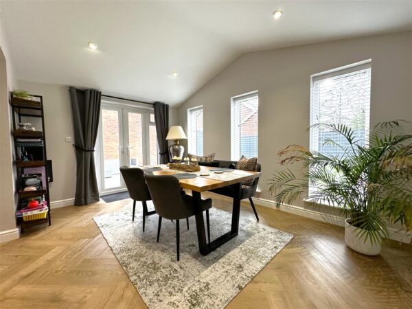 Wickliffe Park, Claypole, Newark
