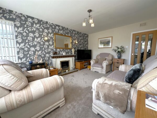 Station Close, Collingham, Newark