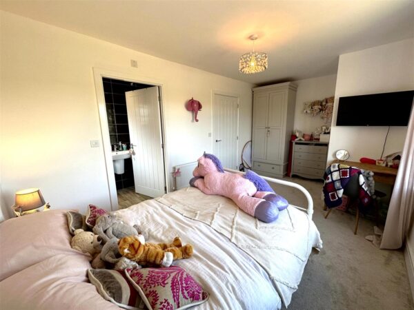 Threadneedle Way, Middlebeck, Newark