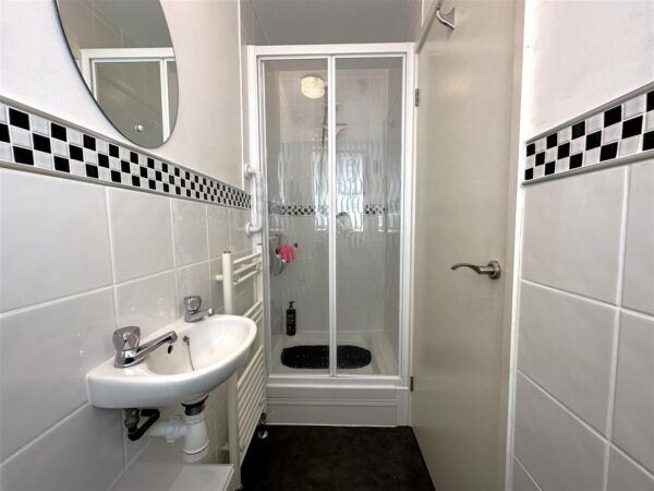 Peterborough Road, Collingham, Newark