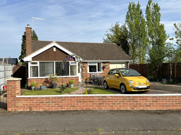 Station Close, Collingham, Newark