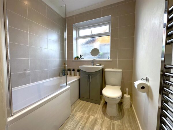 Station Close, Collingham, Newark