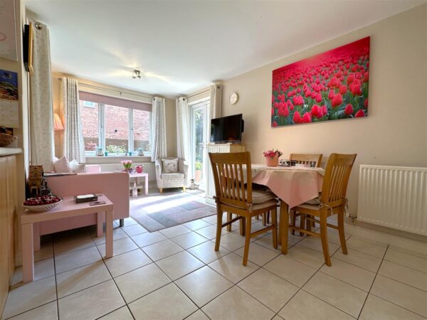 Gilbert Way, Fernwood, Newark