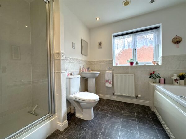 Gilbert Way, Fernwood, Newark