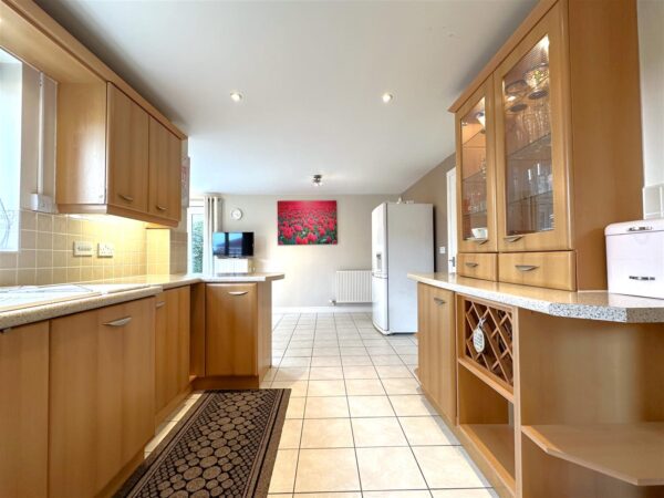 Gilbert Way, Fernwood, Newark