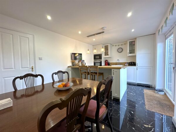 Windsor Close, Collingham, Newark
