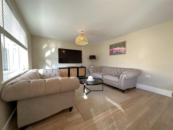 Threadneedle Way, Middlebeck, Newark