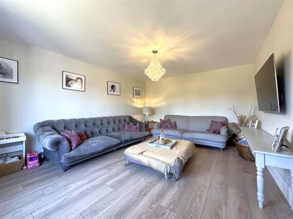 Threadneedle Way, Middlebeck, Newark