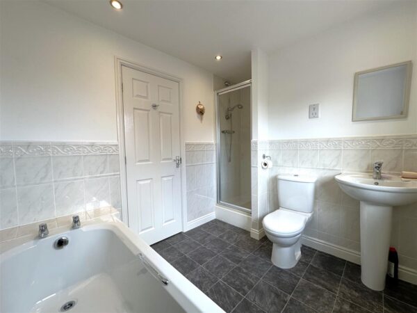 Gilbert Way, Fernwood, Newark