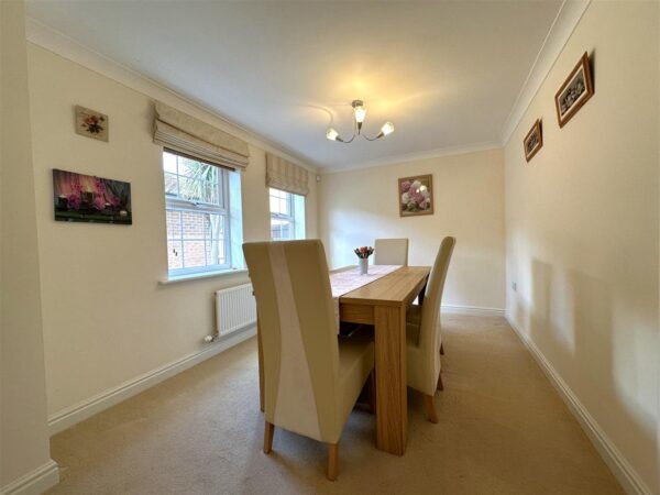 Gilbert Way, Fernwood, Newark
