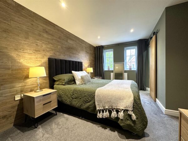 Wickliffe Park, Claypole, Newark