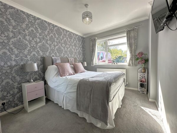 Station Close, Collingham, Newark