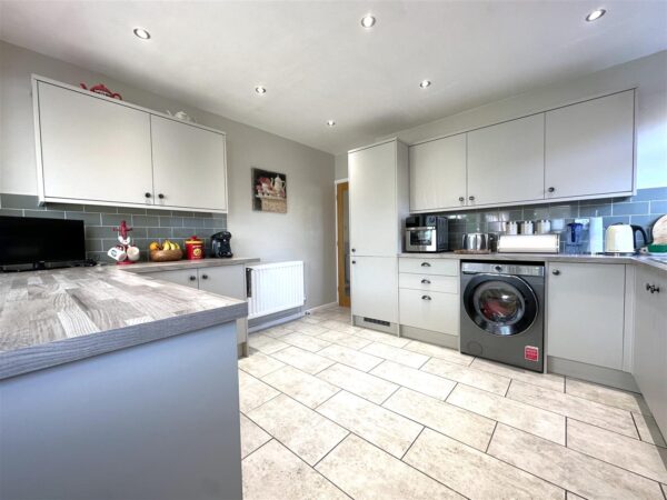 Station Close, Collingham, Newark