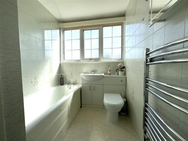 Peterborough Road, Collingham, Newark