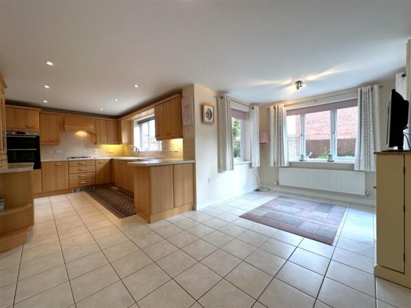 Gilbert Way, Fernwood, Newark