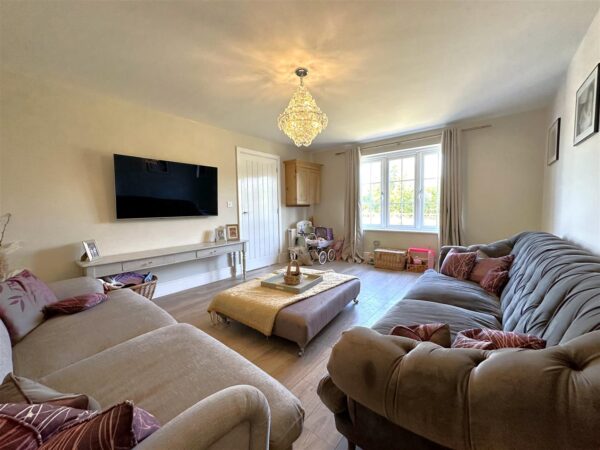 Threadneedle Way, Middlebeck, Newark