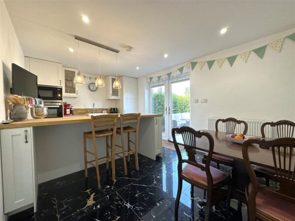 Windsor Close, Collingham, Newark