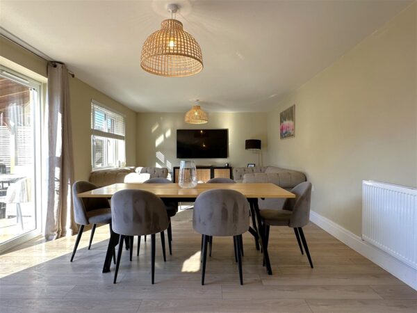 Threadneedle Way, Middlebeck, Newark