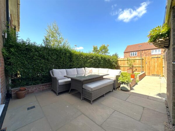 Windsor Close, Collingham, Newark