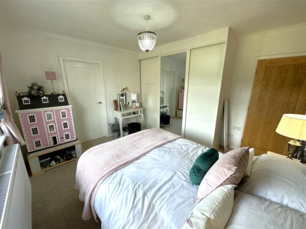 Station Close, Collingham, Newark