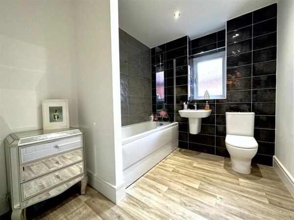 Threadneedle Way, Middlebeck, Newark