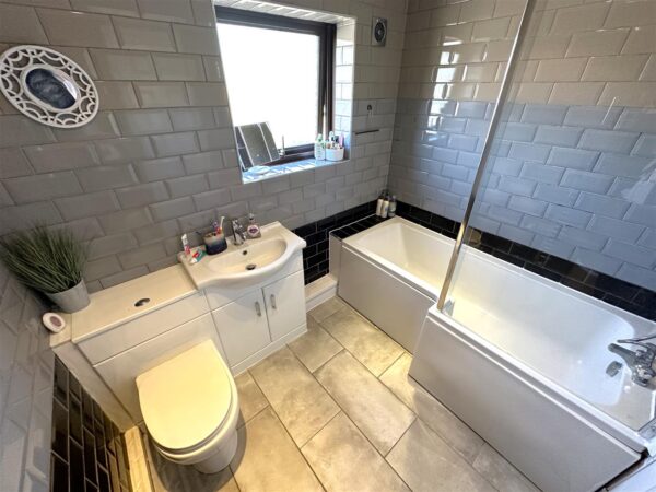 Lacey Green, Balderton, Newark