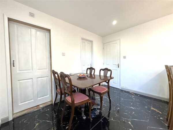 Windsor Close, Collingham, Newark