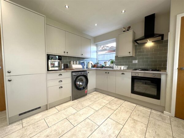 Station Close, Collingham, Newark