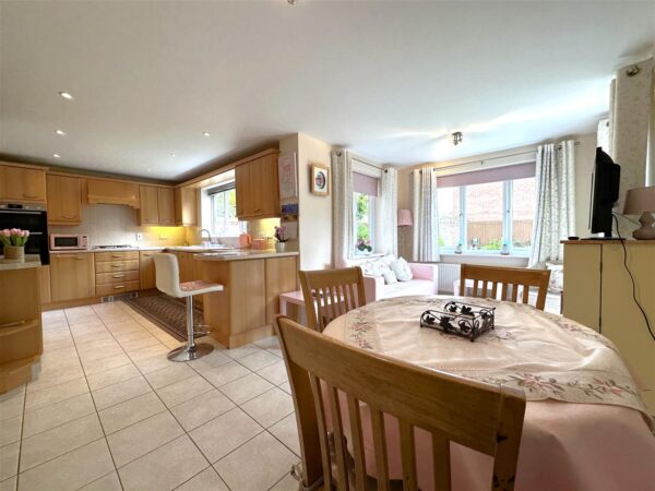 Gilbert Way, Fernwood, Newark