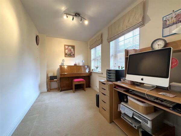 Gilbert Way, Fernwood, Newark