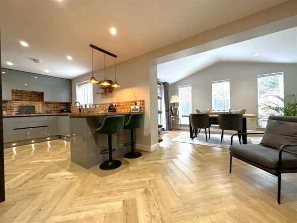 Wickliffe Park, Claypole, Newark