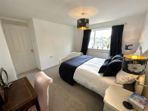 Windsor Close, Collingham, Newark