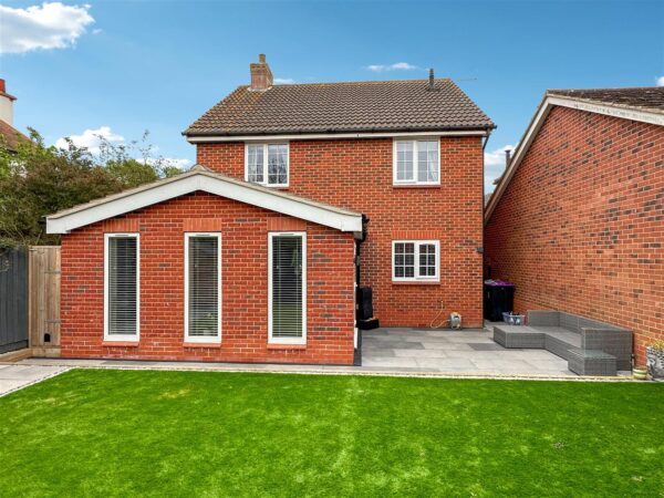 Wickliffe Park, Claypole, Newark