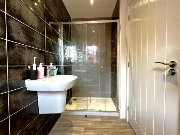 Threadneedle Way, Middlebeck, Newark